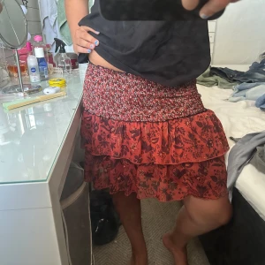 Zara kjol - As snygg och helt slutsåld, nästan aldrig använd