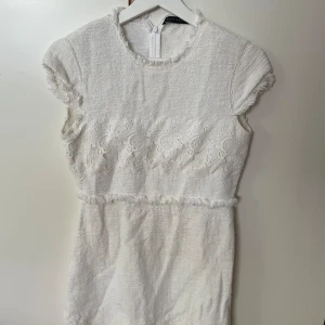 Sommarklänning vit i fint skick - Sommarklänning vit i fint skick