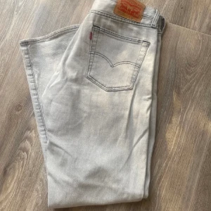 Levi’s 501 jeans  - Rikigt snygga Levis jeans i storlek W33 L32. Säljer då de var för stora för mig. 
