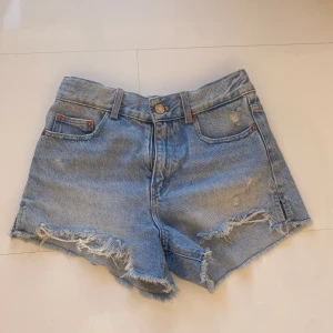 Jeansshorts - Säljer dessa superfina shortsen från zara 💗 storlek 152 men passar xxs
