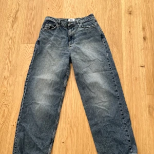 Lågmidjade baggy jeans  - Jättefin wash på jeansen. Okej skick.  