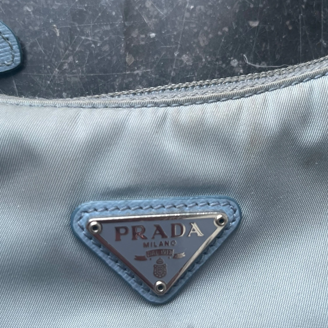 Prada nylon väska  - 90