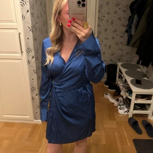 Klänning  - Klänning från Lindex aldrig använd lappen är kvar 