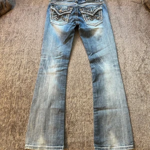 Miss me jeans  - 🔻 Inga bilder på pga små 🔻 Miss me jeans i ny skick🩷 Midjebredd är 34 cm och innerbenlängd är 72 cm📏