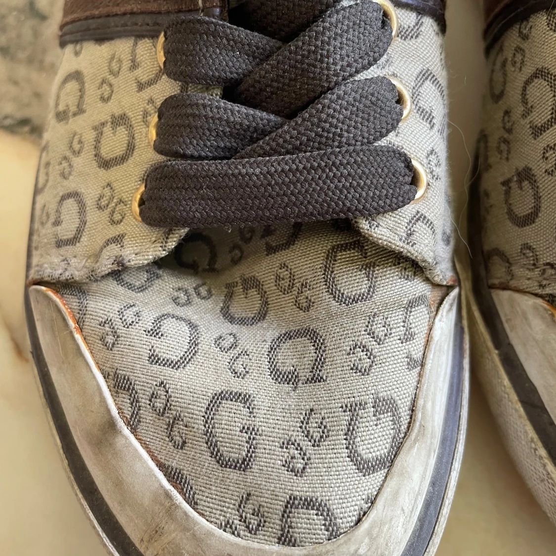 Äkta Guess sneakers  - 90