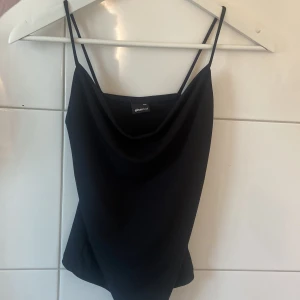 Linne  - Jätte fint linne från Gina tricot i storlek xxs, har kommit till användning en gång, bra skick