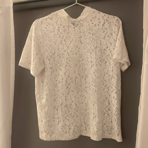 Spetströja - Superfin spetstopp 🤍🤍står ingen storlek men skulle säga s/m Skriv vid frågor eller fler bilder🫶🏻