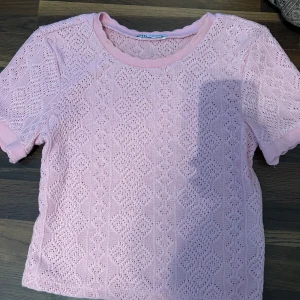 Stickad rosa topp - Fin rosa topp från zara, nästan helt oanvänd, 