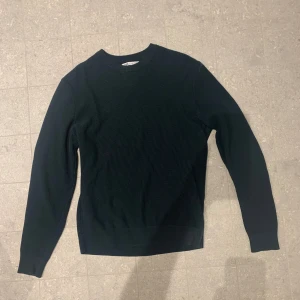Zara crewneck - Storlek: Xs  Pris: 70kr  Hör av er vid funderingar  
