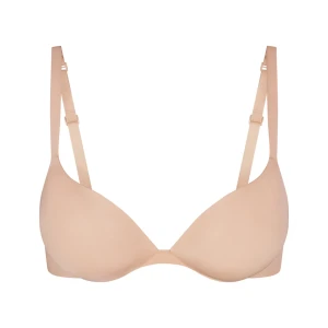 Skims bh - Säljer en helt ny skims bh i färgen mica med lapparna kvar endast testad. Säljer då den är för liten   För mig och kan inte skicka tillbaka längre nypris direkt från hemsidan runt 800kr