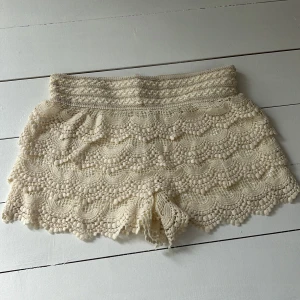 Jätte fina shorts i stl S, det är stretchiga i midjan och väldigt sköna!! - 💓💓💓