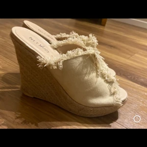 Oanvända skor  - Helt oanvända skor från Nelly   Pris kan diskuteras 