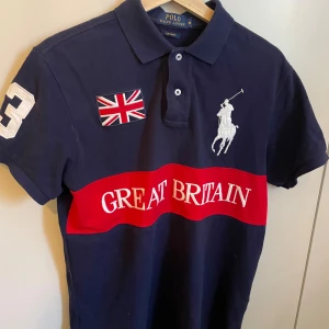 Ralph lauren pike - Tvär fet raffe polo, nästan oanvänd och har inga hål eller fläckar skick 9/10, pris diskuterbart vid snabb affär🤑🔥 Jätte grisch 👍
