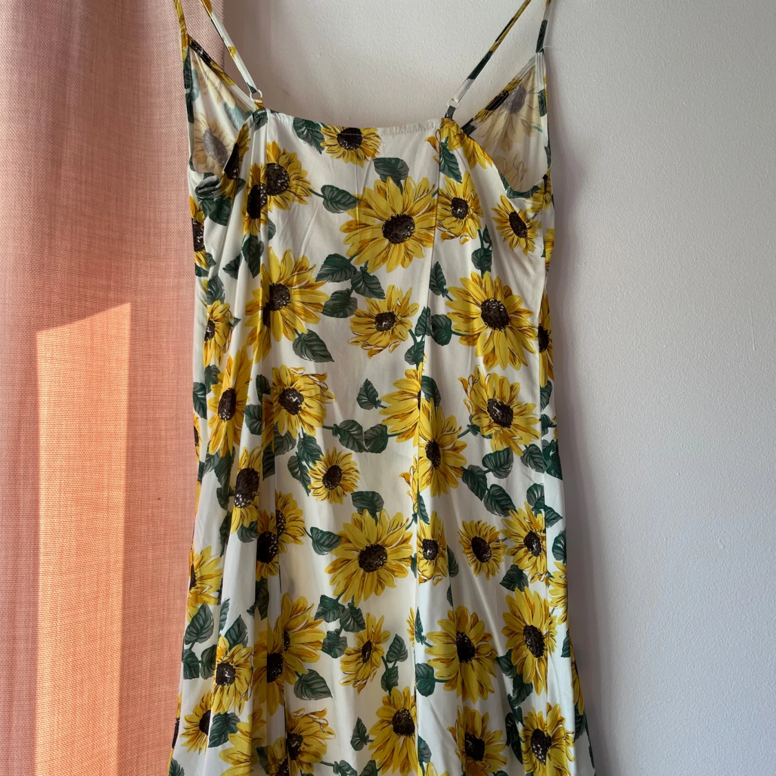 Vit blommig klänning - 91