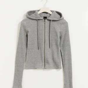 Rib hoodie  - Säljer då den aldrig kommer till användning längre! Hör av dig om du vill ha flera bilder😊