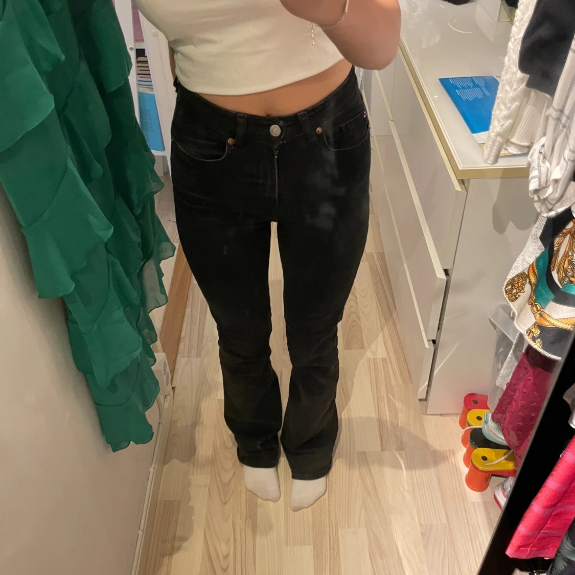 Svarta bootcut jeans - 90