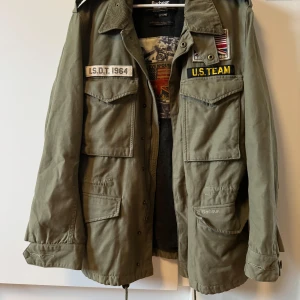 Field jacket Barbour, Steve Mqueen - Barbour Sommarjacka  Storlek m  Skick 10/10 Använd 1 gång  Pris 2000