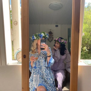 Säljer min midsommar klänning  - Fin blommig blå klänning i blåa nyanser 