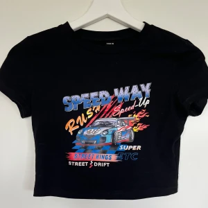 T-shirt - Jättesöt baby tee i bra skick 🚘