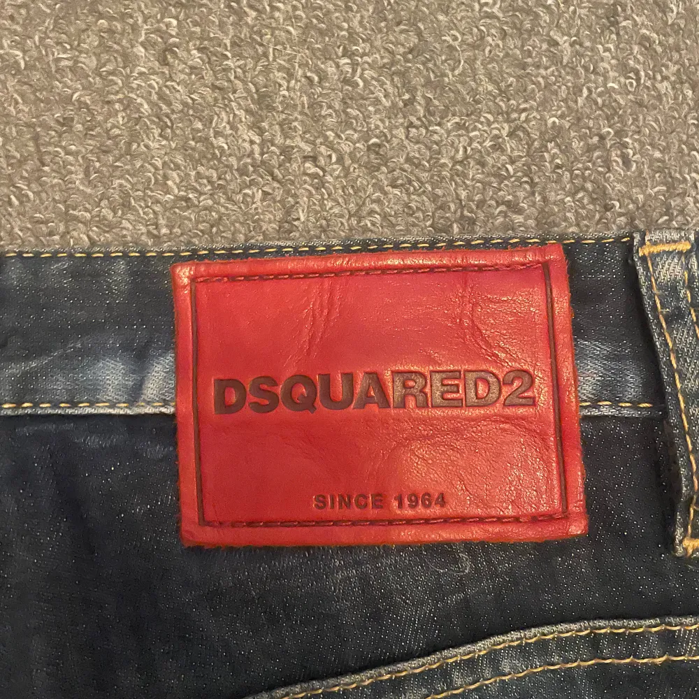 Dsquared Jeans till ett bra pris. Kan gå ner i pris vid nabb affär.. Jeans & Byxor.