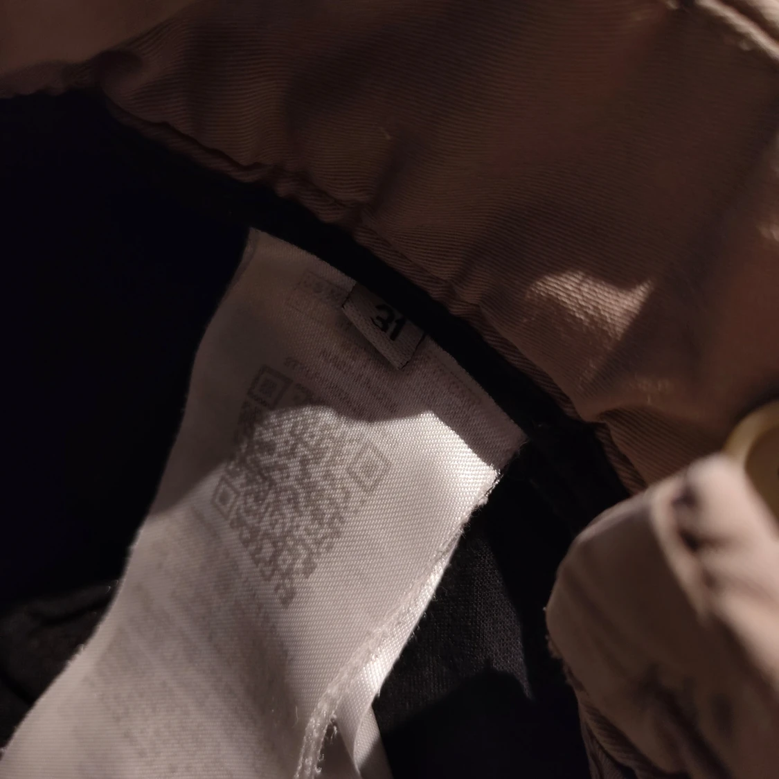 Beige byxor från Guess - 91