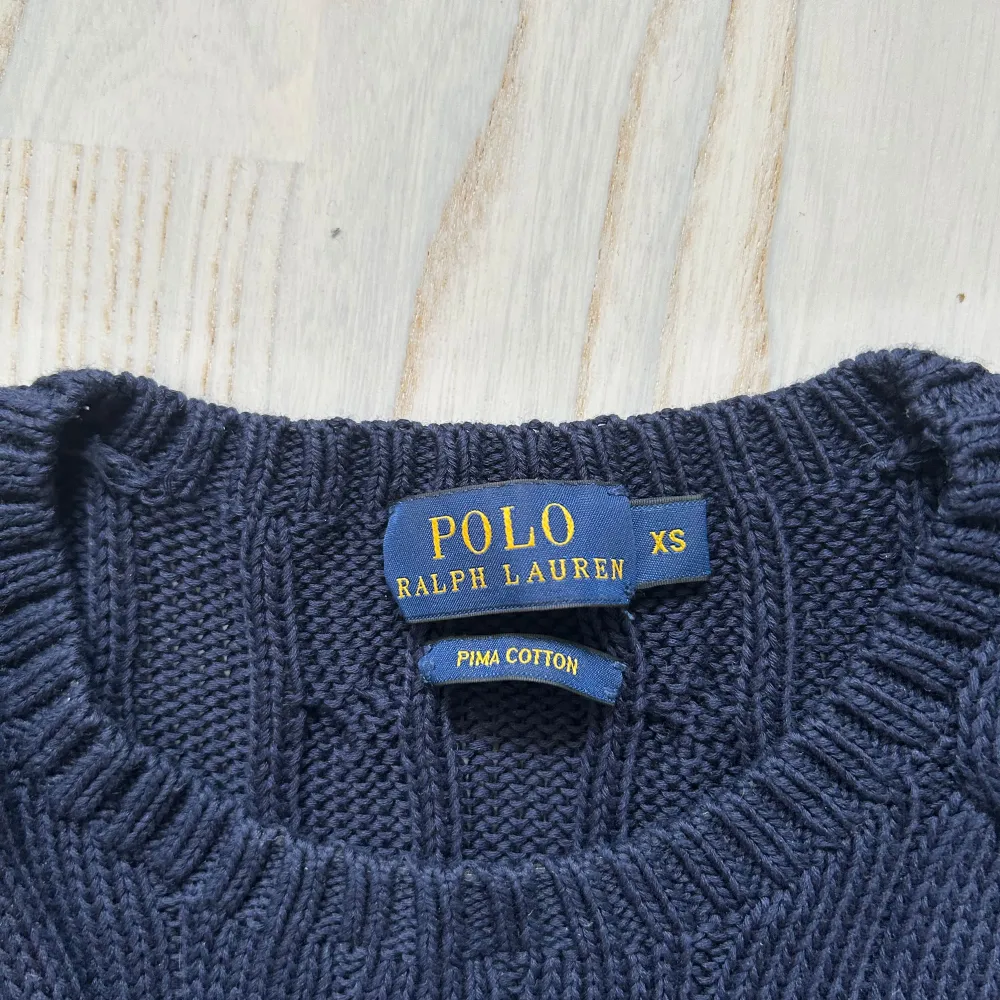 Ralph Lauren Black Cable-Knit Sweater. Size XS. Small for it’s size.  In very good condition without defects. Very comfortable and cool looking. Retail price is around 2000 kr. Write for more questions and dimensions. Hoodies.