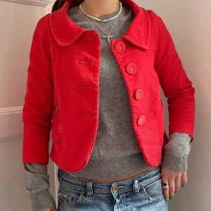 Jacka/bolero - Röd jacka/bolero i fint skick💓säljer då den inte kommer till användning 