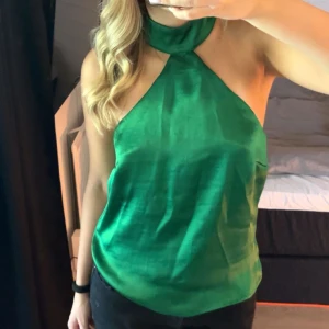 Grön topp - Super fin grön topp, använd en gång, storlek S💕