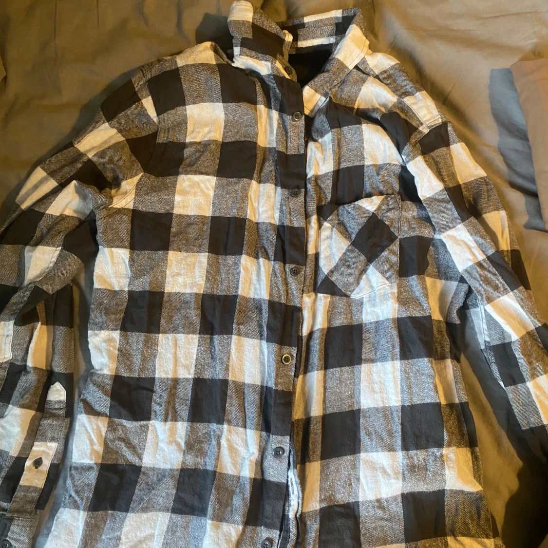 Grå oversized skjorta 100kr