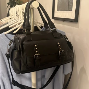 Handväska  - Jättefin handväska som intr kommer till användning 