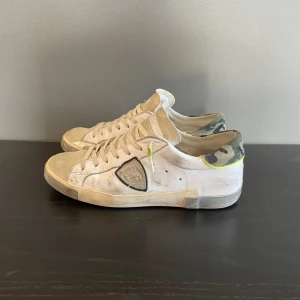 Philippe model - Säljer nu dessa riktigt feta Philippe model skor👏 använda men fortfarande rätt bra skick🌟   Skriv vid frågor eller funderingar👏 steal👌🏽