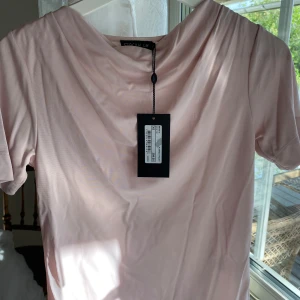 STOCKH LM tröja/blus xs - Jättefin rosa STOCK LM tröja/blus i storlek xs. Aldrig använd förut, prislapp kvar. 