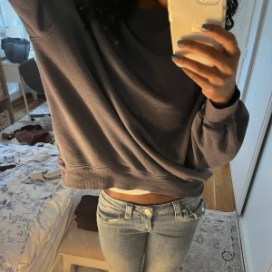 Oversize tjocktröja  - Säljer denna tjocktröjan i grå och storlek xs💗 kommer inte till användning längre 