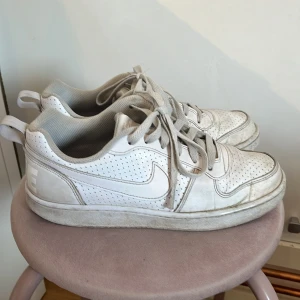 Vita Nike skor - Ganska bra skick!