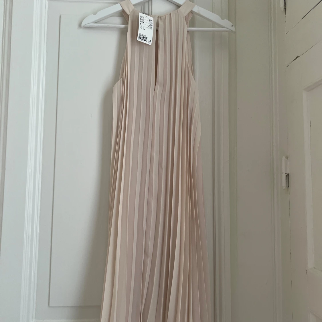 Plisserad klänning - 92