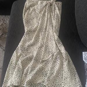 Omlottkjol  - Jättefin omlott kjol från Gina som ej säljs längre. Väldigt bra skick den är knappt använd.