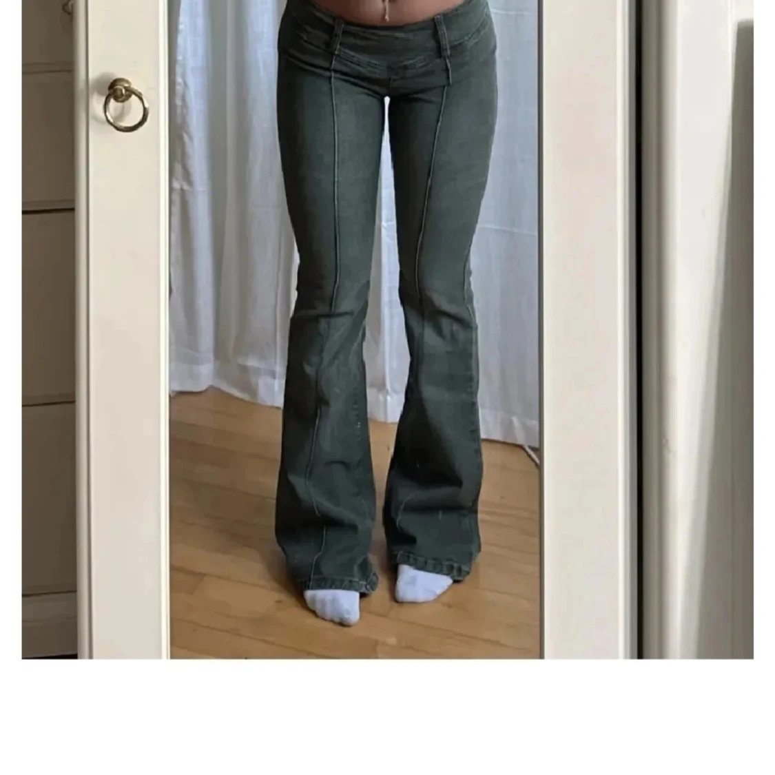 Lågmidjade utsvängda jeans