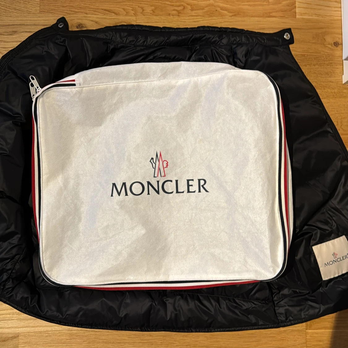 Moncler väst svart  - 92