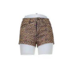 Jättefina leopard shorts som tyvärr var lite små på mig. Super bra skick 🐆 