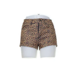 Leopard shorts  - Jättefina leopard shorts som tyvärr var lite små på mig. Super bra skick 🐆 
