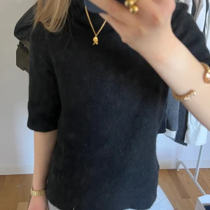 Stickad t shirt - Stickad polo t-shirt i ull från soya koncept, använd fåtal gånger, köpt för 500kr