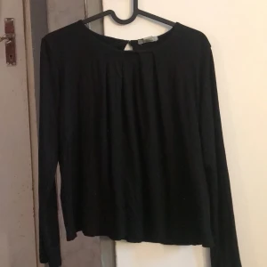 Snygg basic tröja  - Svart snygg tröja 