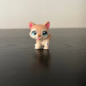 LPS #1012 - Säljer nu av mina LPS då dem legat nerpackade i flera år och knappt är använda så dem är i väldigt bra skick💕 Vid köp av fler så kontakta gärna mig privat så kan vi komma överens om ett paketpris💕 Vill ni ha fler bilder så är de bara att höra er💕 