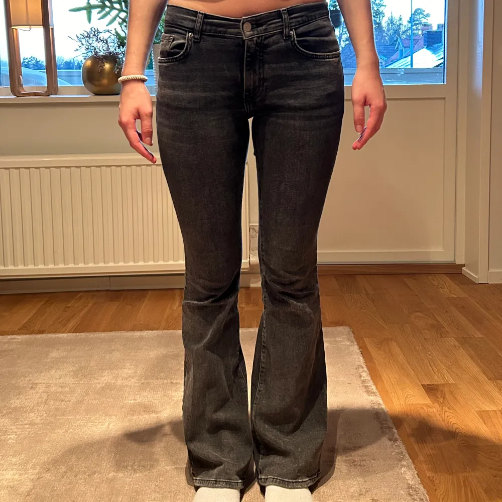 Storlek 36, stretchiga, långa jeans, jag är 170cm lång. . Jeans & Byxor.