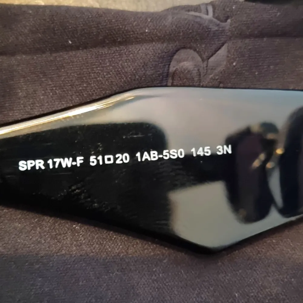 Prada SPR 17W-F solglasögon, mycket bra skick. Begagnad. 1:1.. Övrigt.