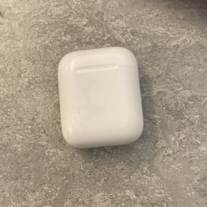 Airpods skal - Bras skick