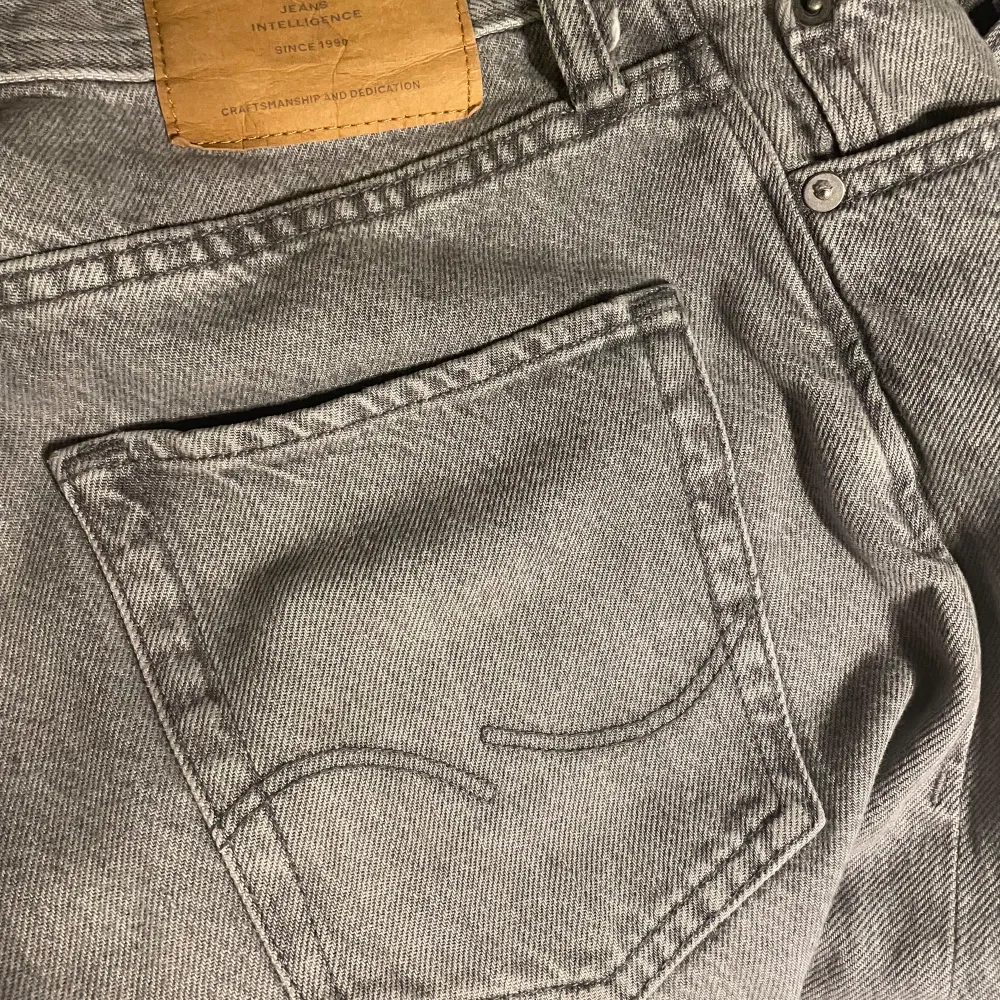 Gråa jeans i storlek 27/30. Jeans & Byxor.