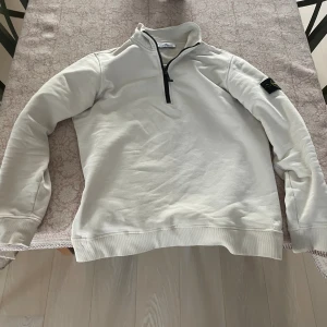 Stone iland  - Storlek L köpte den förra sommaren så skicket är som nytt. 