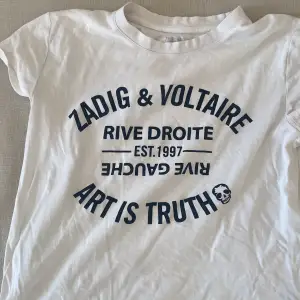 Säljer denna så snygga t-shirt den Zadig&voltarie. Säljer den då den inte kommer till användning. Nypris är 1150 kr. 
