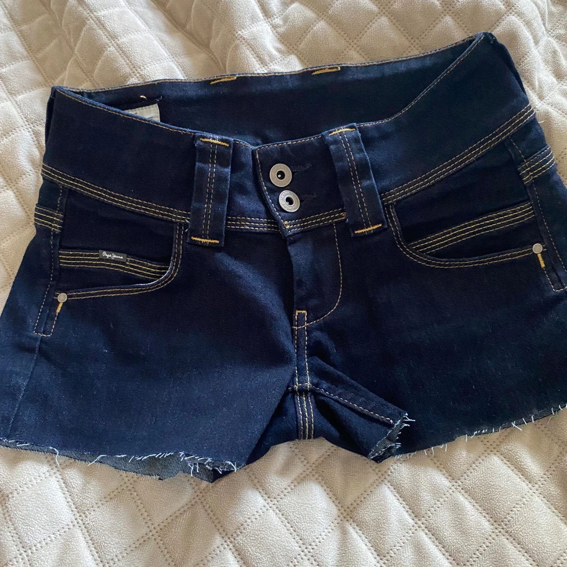 Säljer dessa pepe shortsen!💓 Som  förut var jeans men som jag har gjort om till shorts💓💓